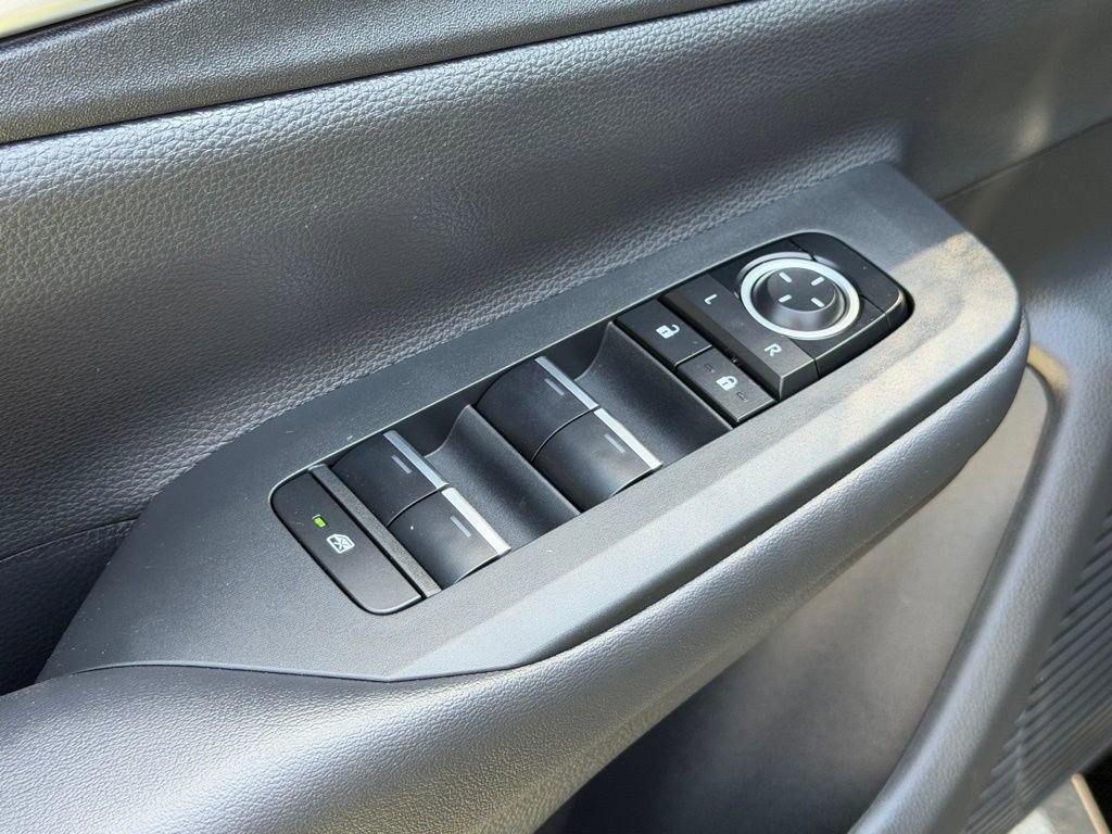 Used 2026 Toyota Prius Plug-In Hybrid FWD image 22