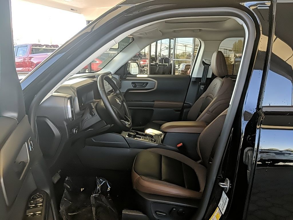 Certified 2025 Ford Bronco Sport Outer Banks w/ Outer Banks Tech Package+ AWD/4WD image 13