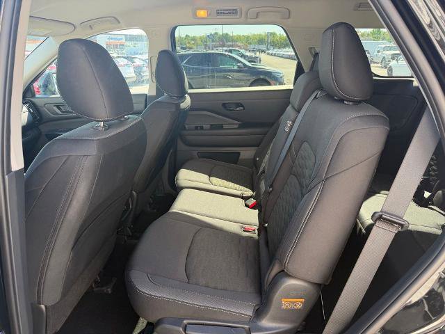 Used 2025 Nissan Pathfinder SV FWD image 13