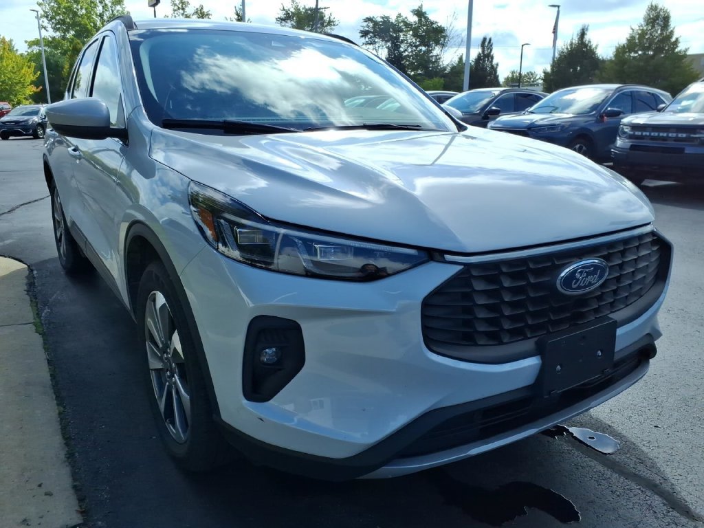 Certified 2025 Ford Escape Platinum AWD/4WD image 3