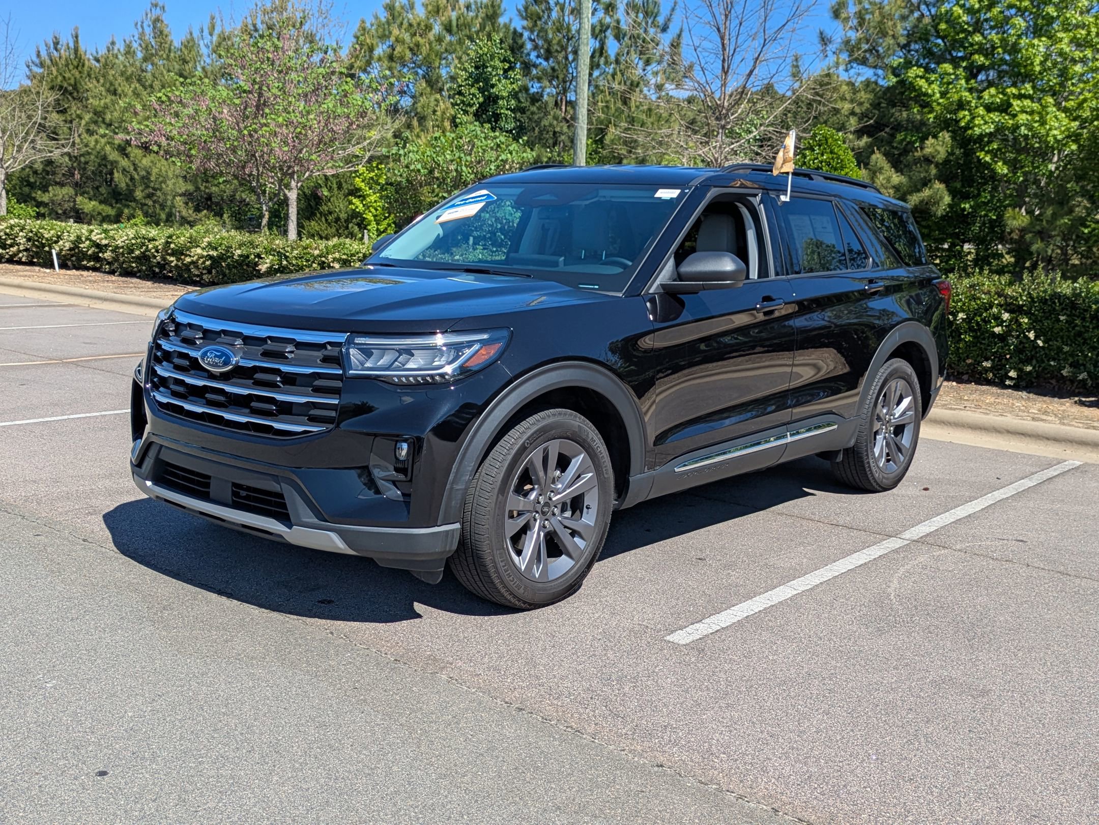 Certified 2025 Ford Explorer Active w/ Active Comfort Package AWD/4WD image 8