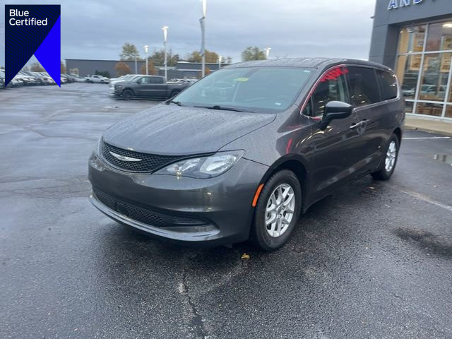 Used 2022 Chrysler Voyager LX image 1