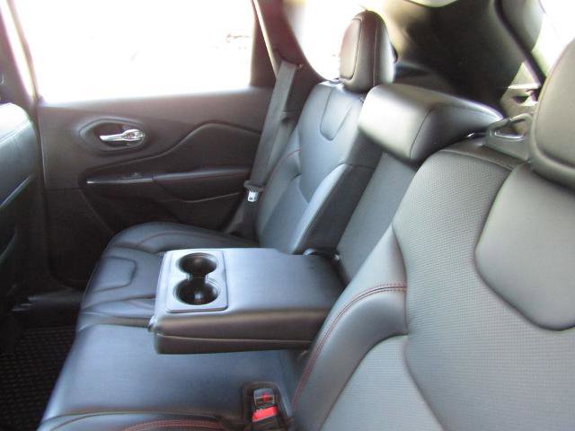 Used 2022 Jeep Cherokee Trailhawk w/ Premium Leather Package AWD/4WD image 33