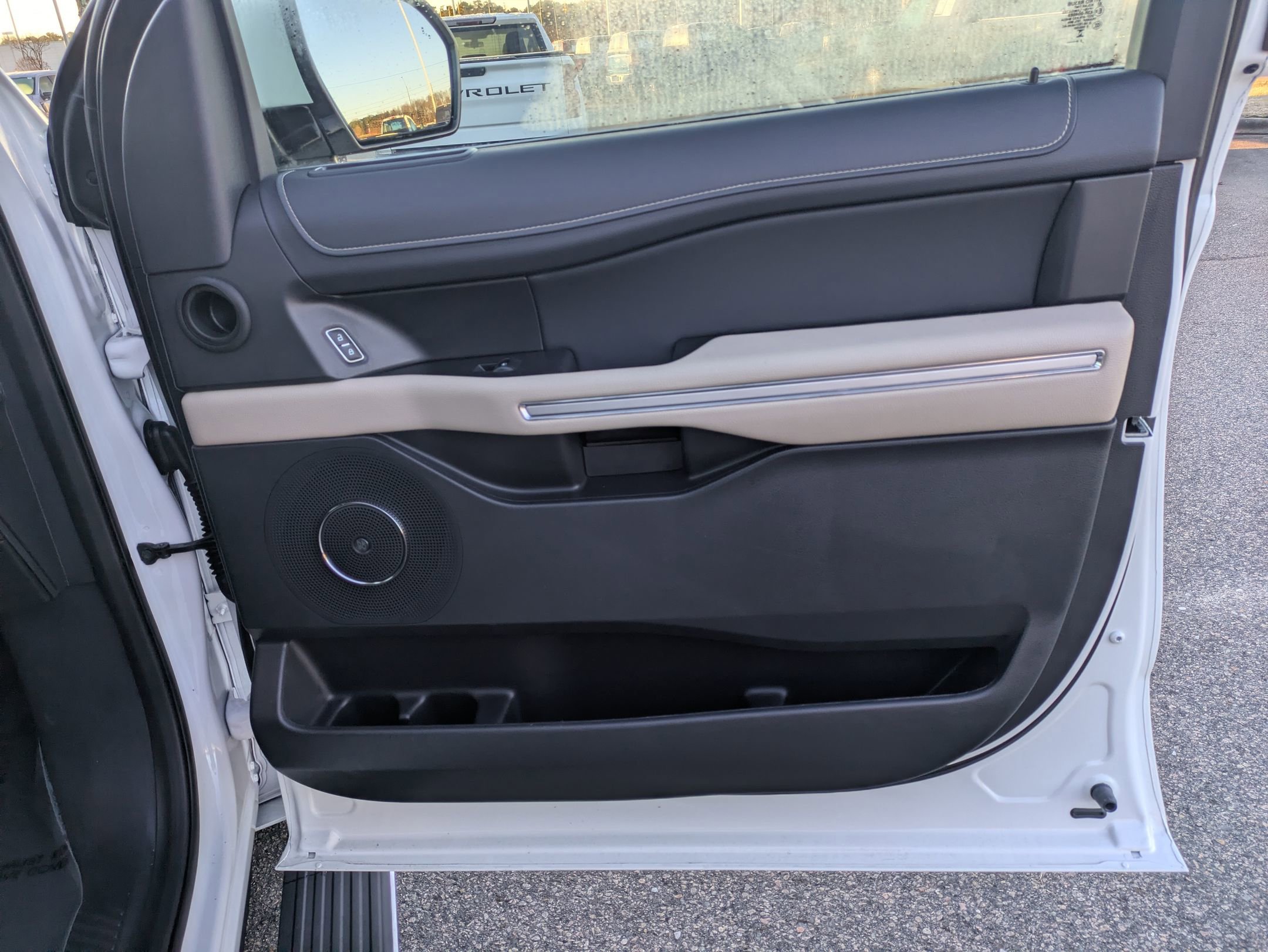 Certified 2024 Ford Expedition Limited image 32