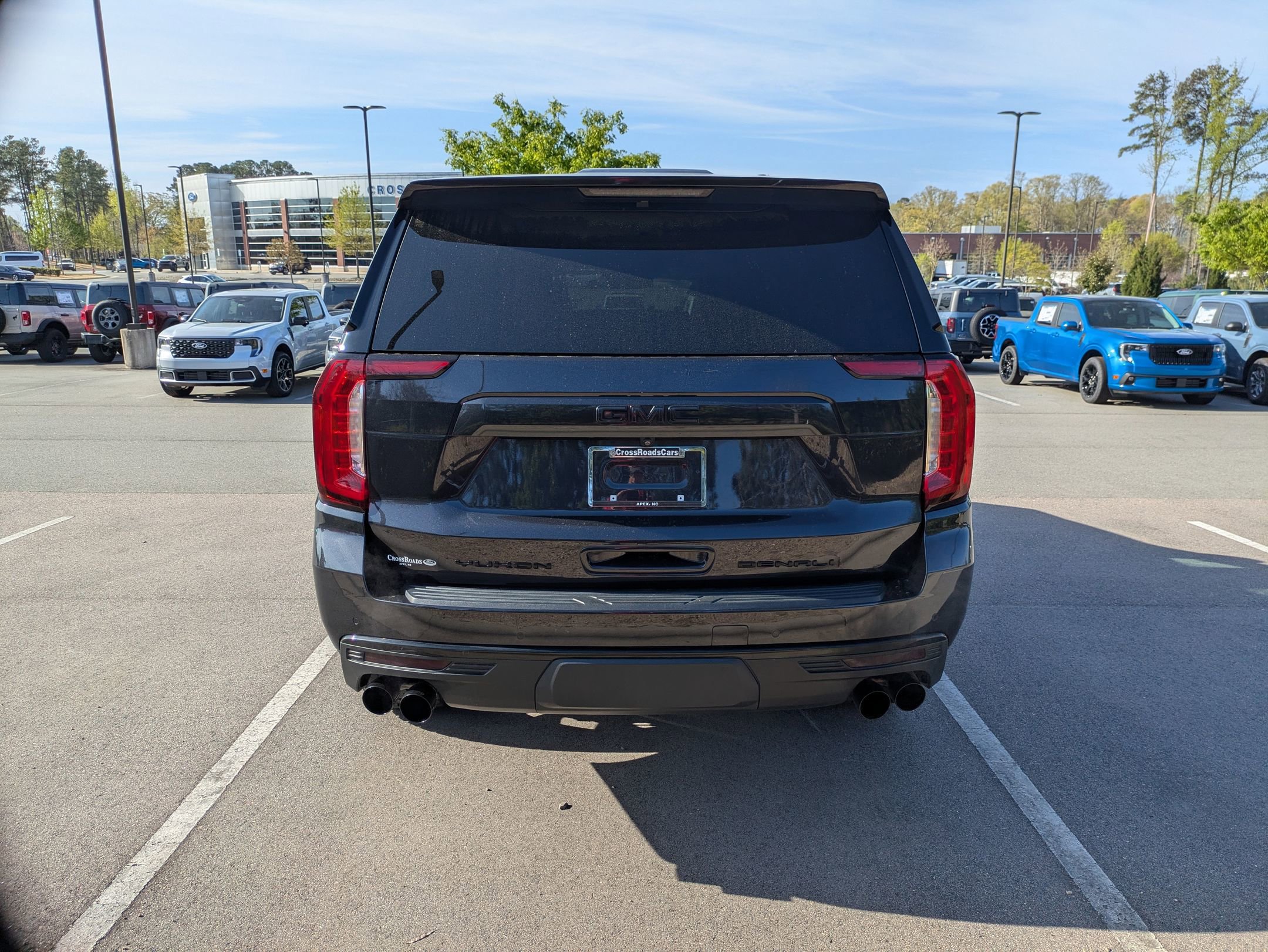 Used 2023 GMC Yukon Denali w/ LPO, Floor Liner Package AWD/4WD image 5