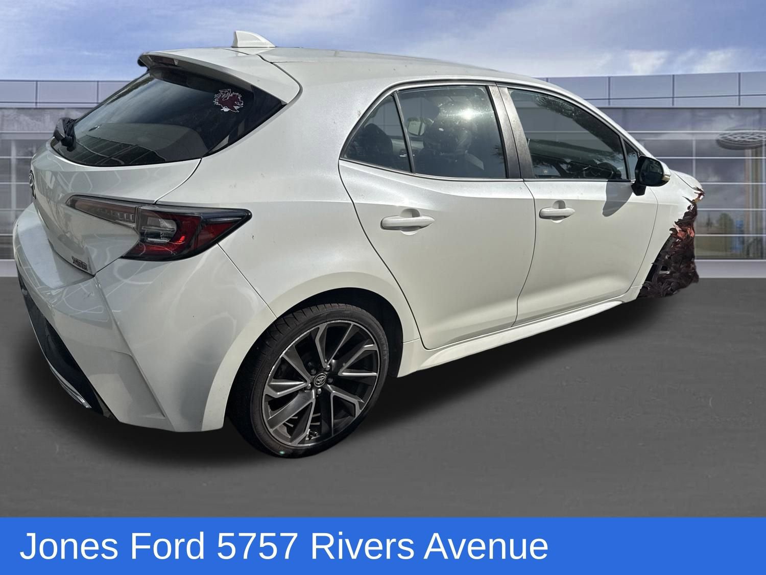 Used 2019 Toyota Corolla XSE FWD image 3
