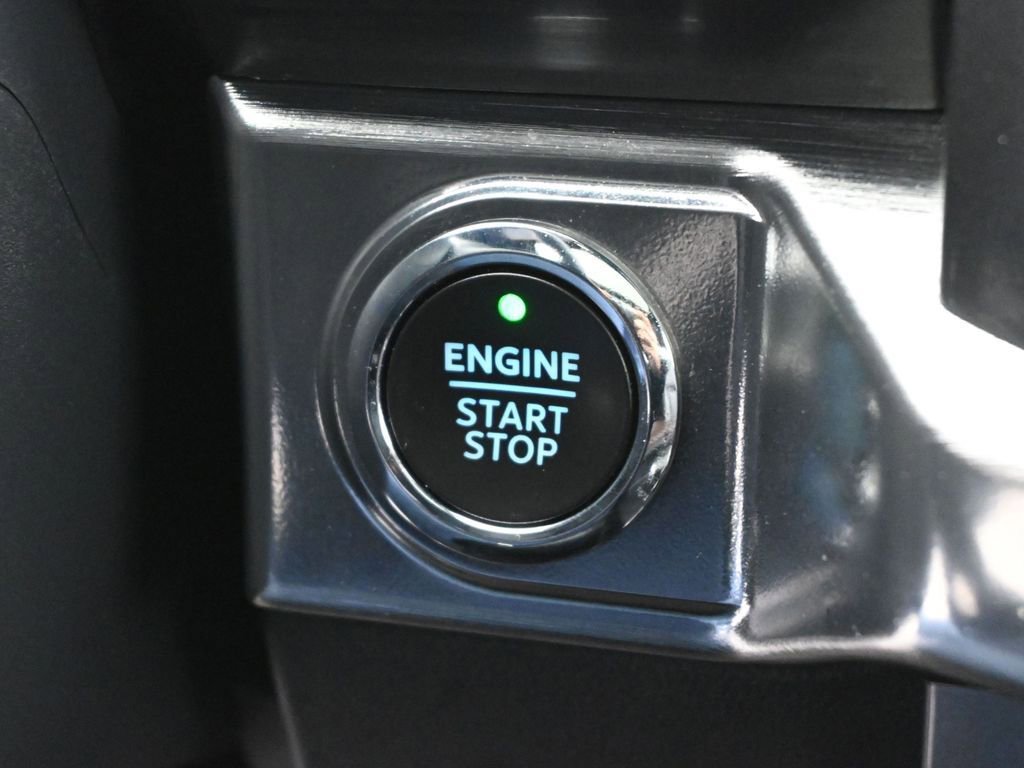 Certified 2022 Ford F150 Lariat w/ Equipment Group 502A High image 14