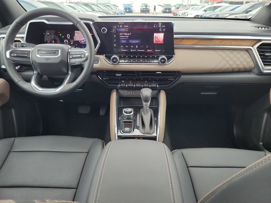 Used 2024 GMC Canyon Denali image 11