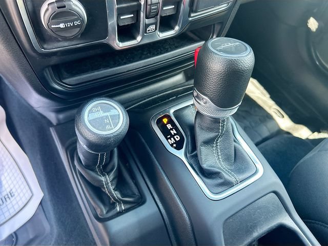 Used 2022 Jeep Gladiator Overland w/ LED Lighting Group AWD/4WD image 23