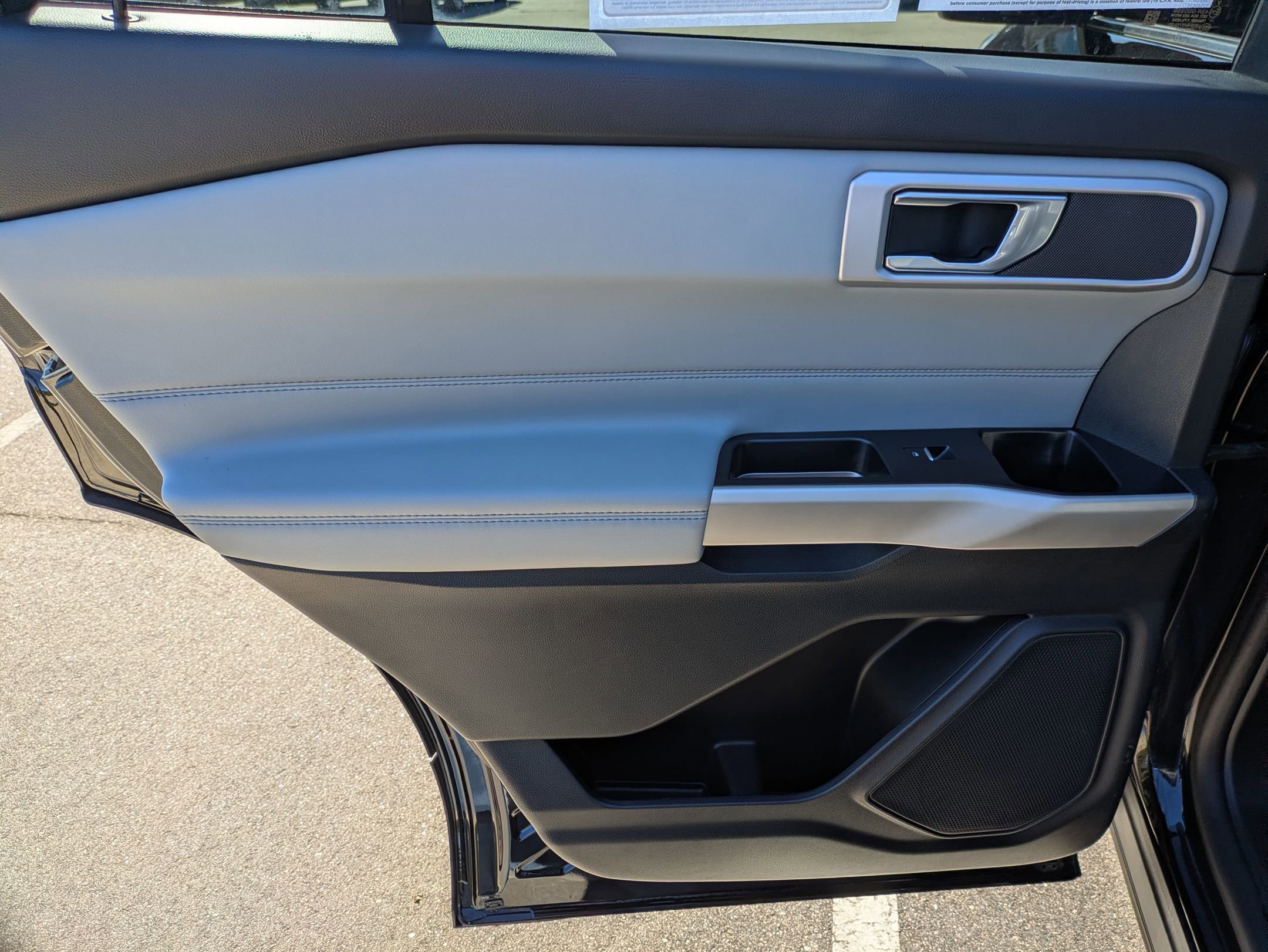 Certified 2022 Ford Explorer XLT w/ Equipment Group 202A image 32