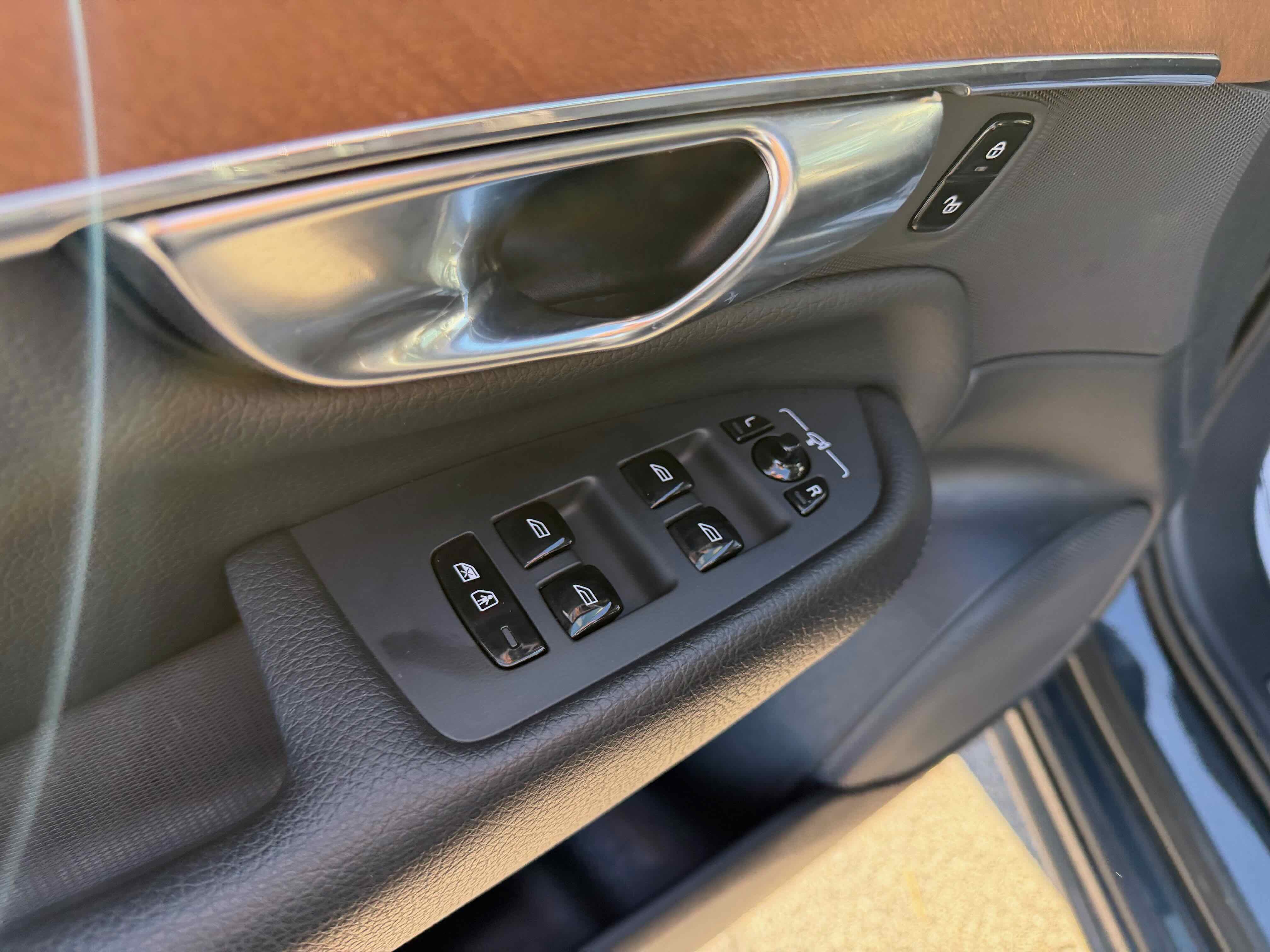 Used 2021 Volvo XC90 T8 Inscription Expression w/ Protection Package Premier image 17