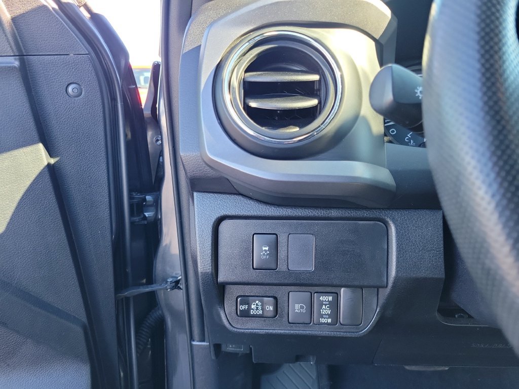 Used 2020 Toyota Tacoma TRD Sport AWD/4WD image 23