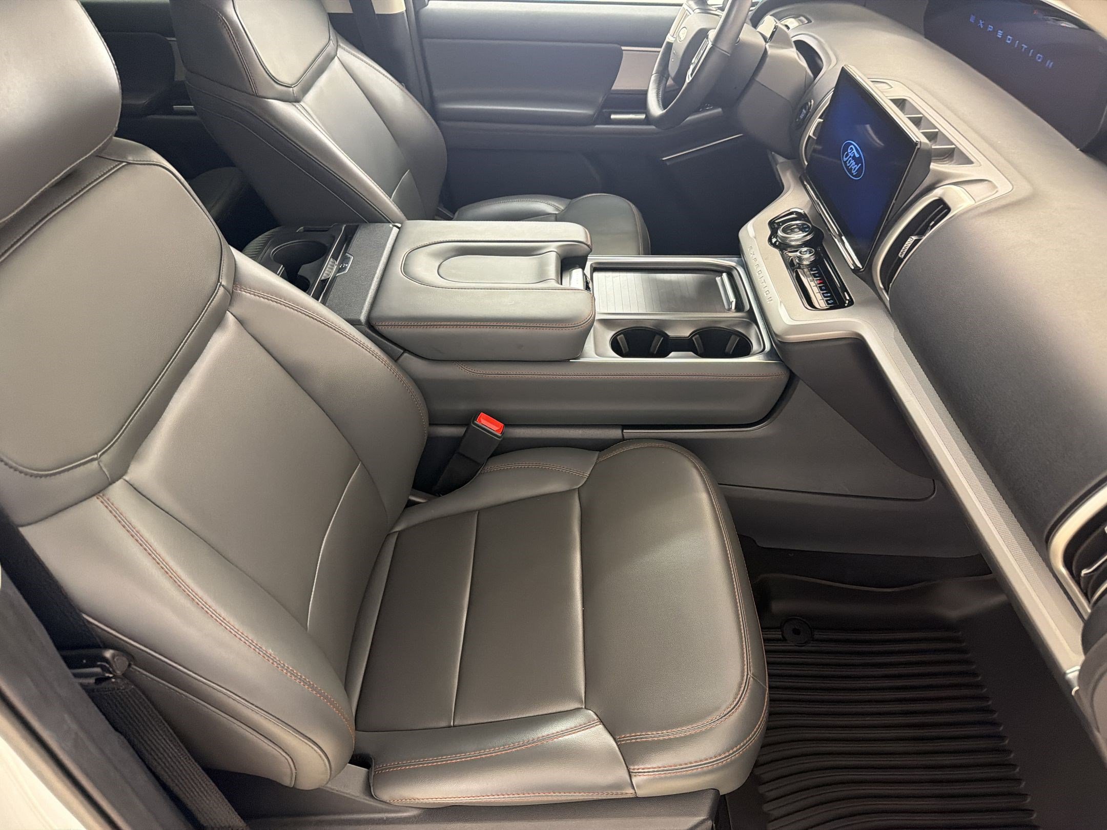 Certified 2025 Ford Expedition Active AWD/4WD image 23