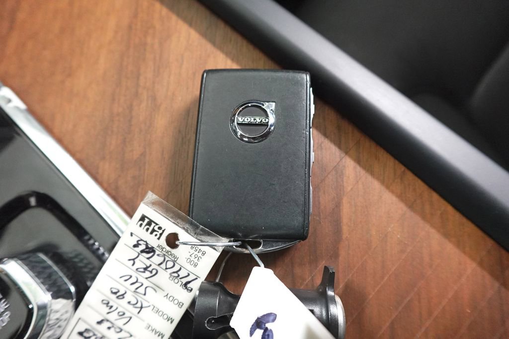 Used 2023 Volvo XC90 B6 Plus image 34