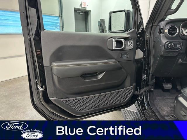 Used 2024 Jeep Wrangler Unlimited Sahara w/ Technology Group image 22