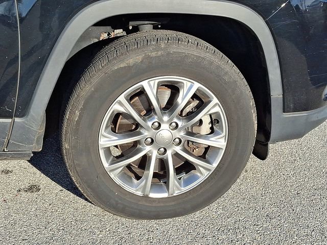 Used 2019 Jeep Cherokee Latitude Plus w/ Cold Weather Group image 29