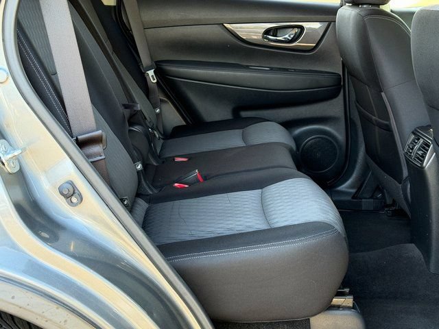 Used 2017 Nissan Rogue SV w/ SV Premium Package AWD/4WD image 35