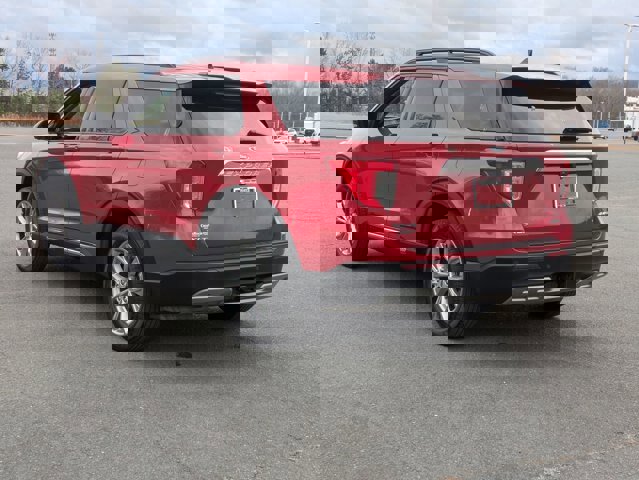 Certified 2022 Ford Explorer XLT w/ Equipment Group 202A image 3