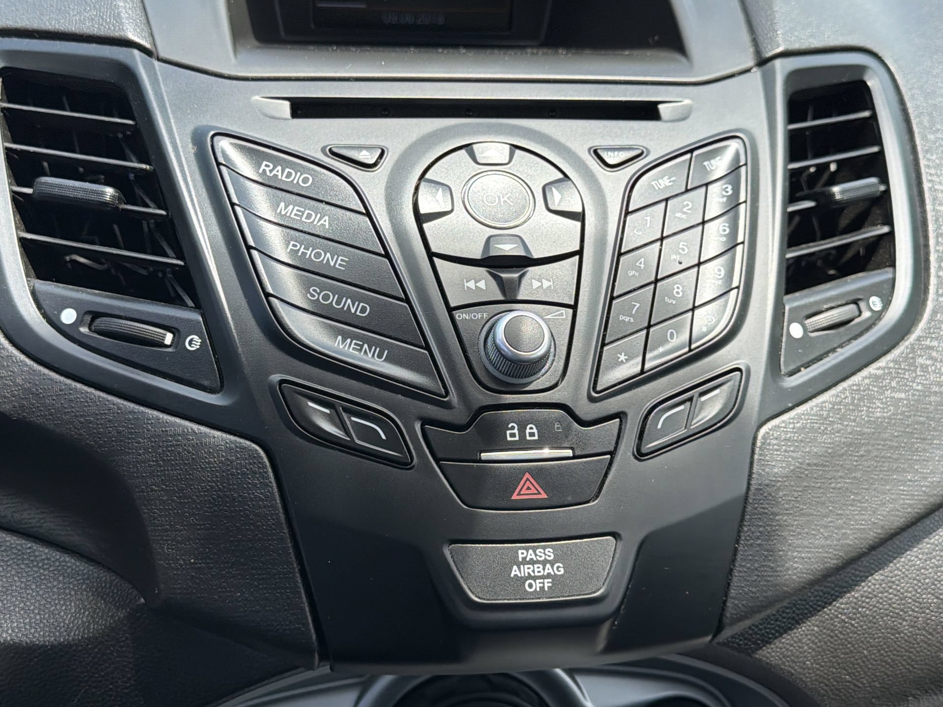 Certified 2018 Ford Fiesta SE FWD image 4