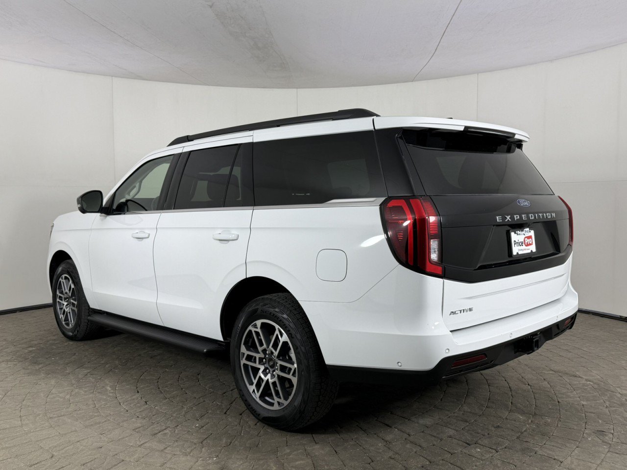 Certified 2025 Ford Expedition Active AWD/4WD image 5
