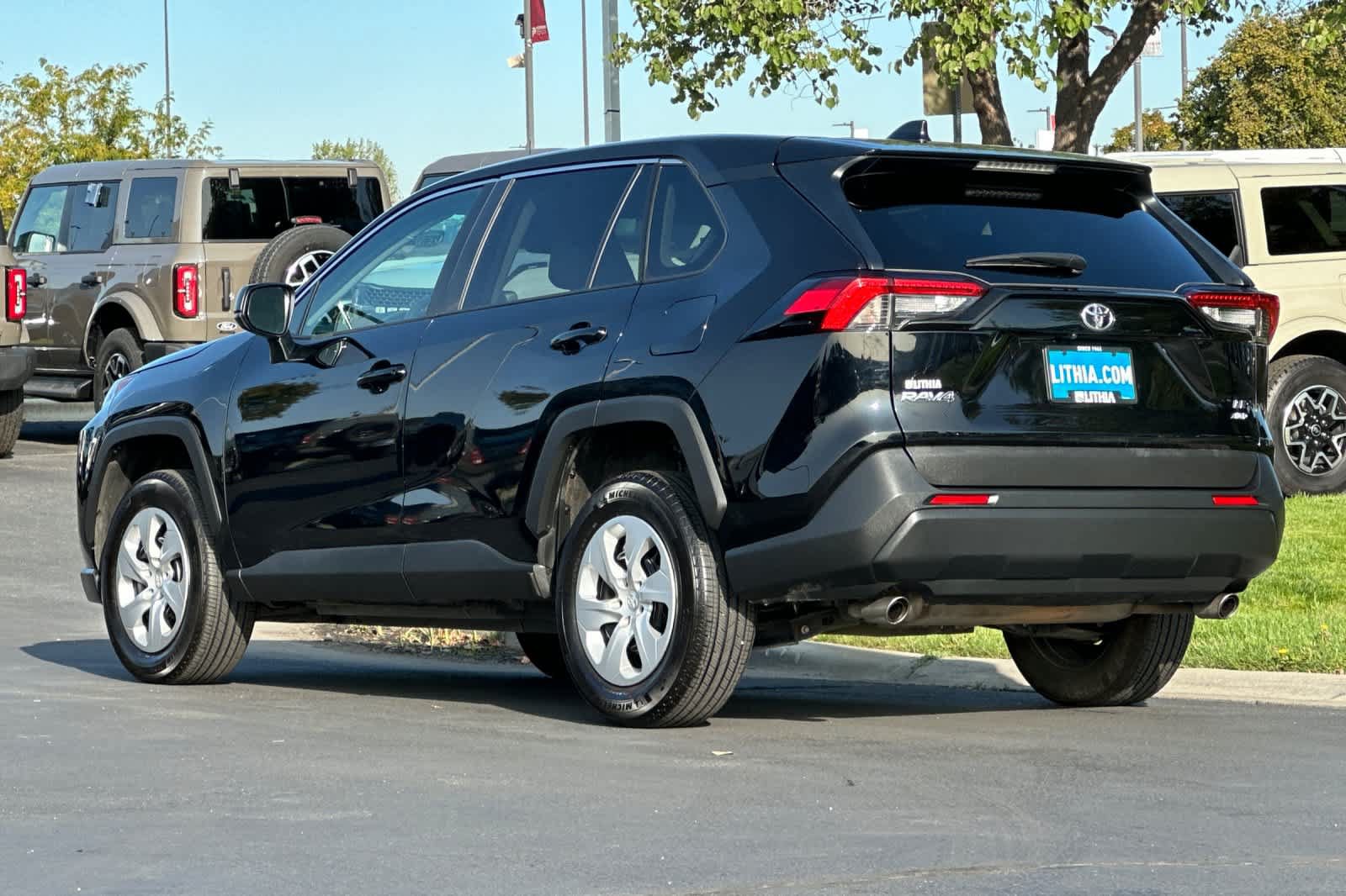 Used 2025 Toyota RAV4 LE AWD/4WD image 6