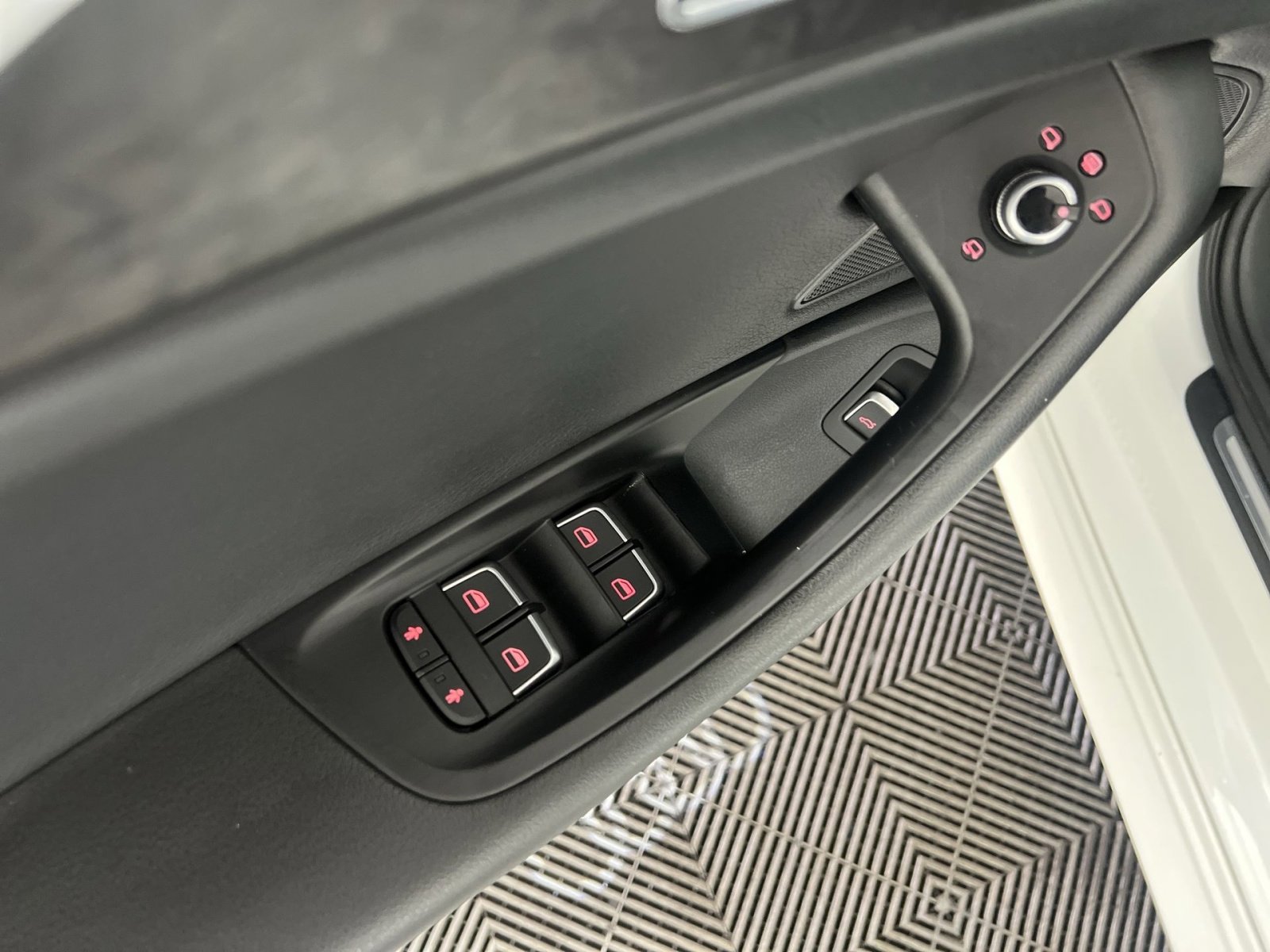 Used 2018 Audi A6 3.0T Sport w/ Cold Weather Package image 15