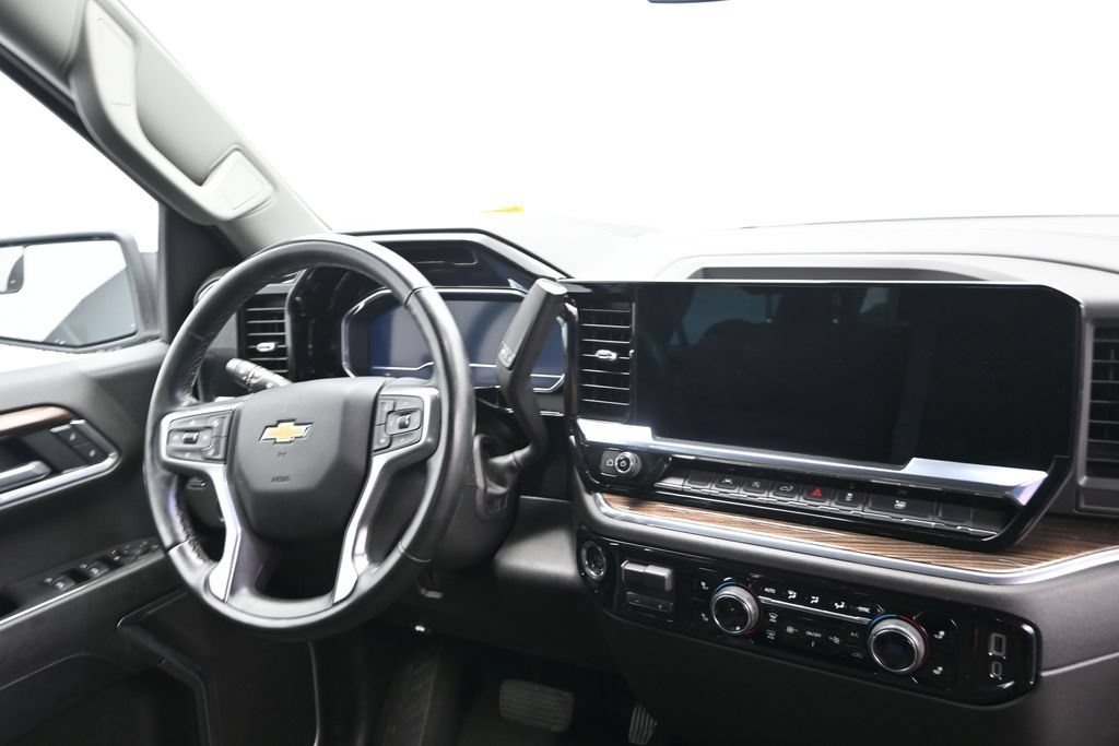 Used 2025 Chevrolet Silverado 1500 LT AWD/4WD image 17