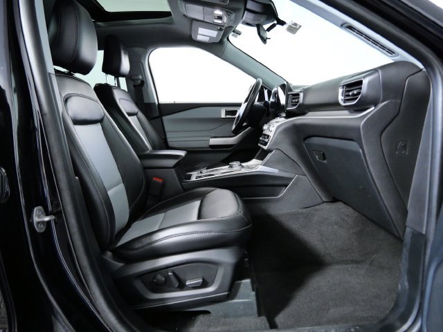 Certified 2023 Ford Explorer XLT w/ Equipment Group 202A AWD/4WD image 9