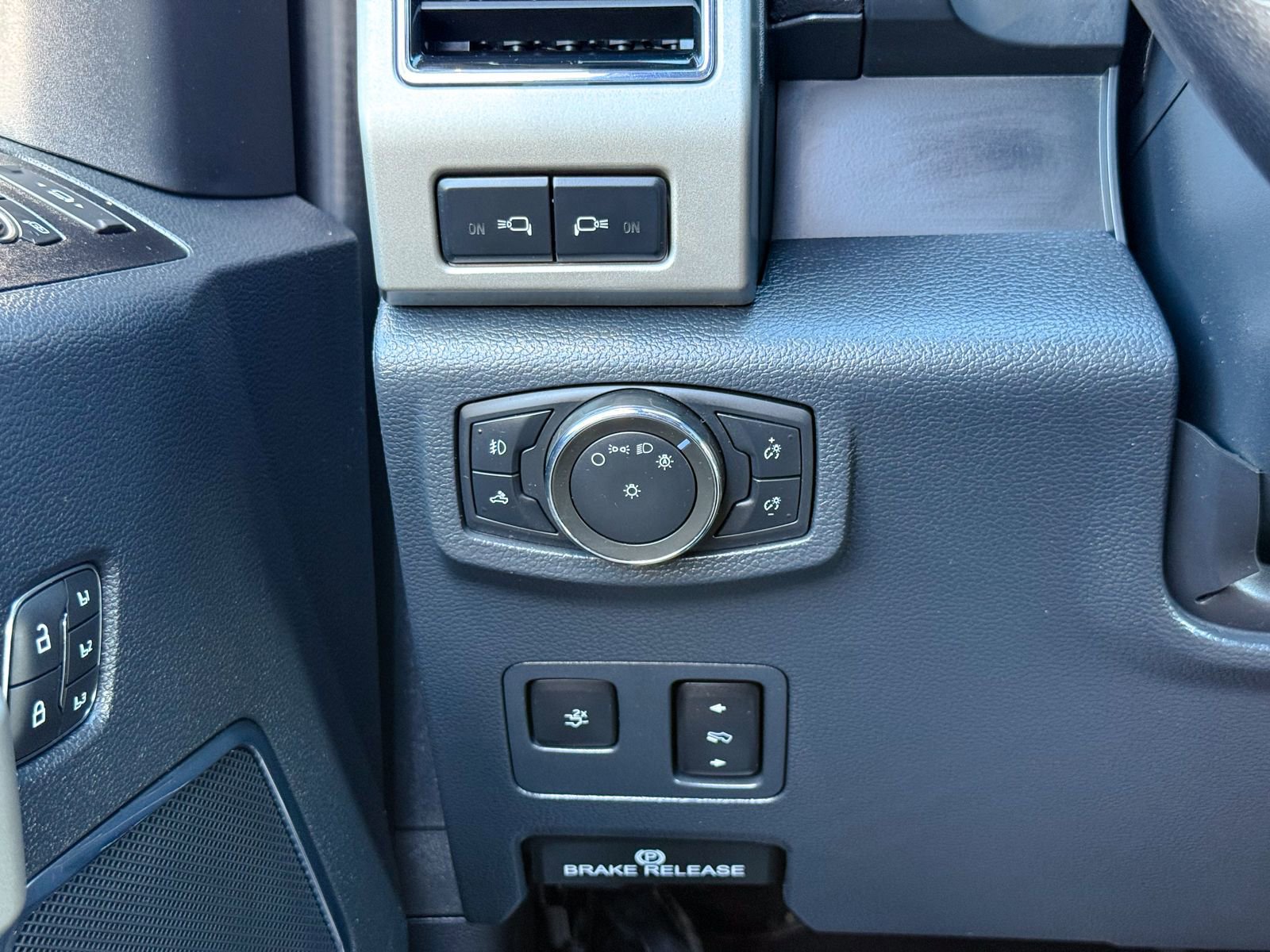 Certified 2022 Ford F350 Lariat w/ Lariat Ultimate Package image 34