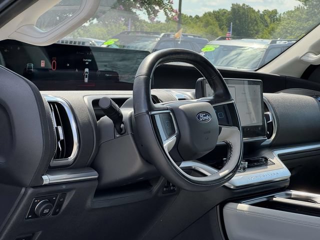 Certified 2025 Ford Expedition Platinum w/ Driver's Package AWD/4WD image 28
