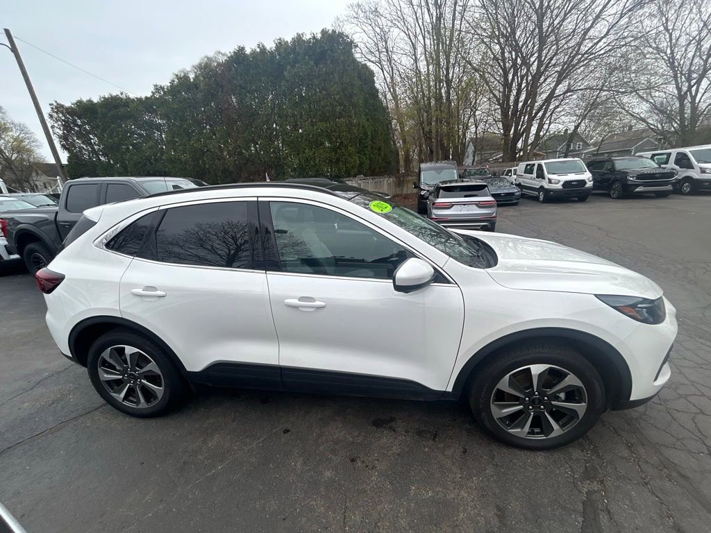 Certified 2025 Ford Escape Platinum w/ Premium Technology Package AWD/4WD image 10