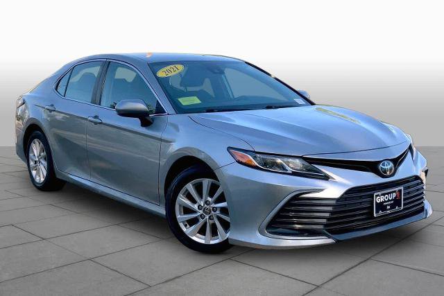 Used 2021 Toyota Camry LE FWD image 3