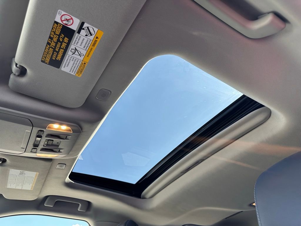 Used 2024 Toyota Highlander Limited AWD/4WD image 25