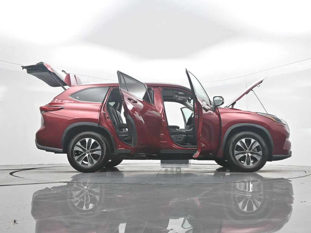 Used 2021 Toyota Highlander XLE FWD image 52