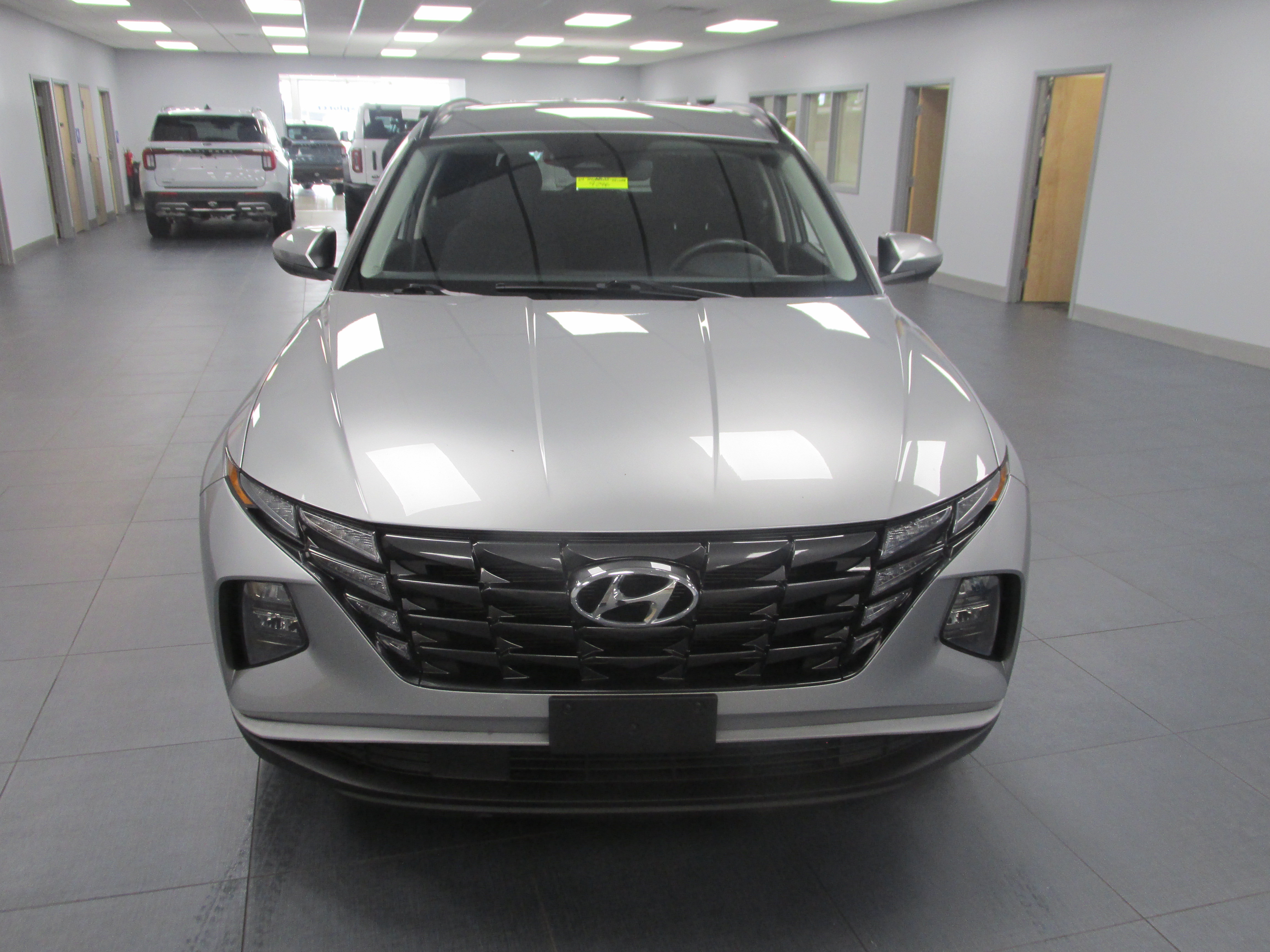 Used 2024 Hyundai Tucson SEL FWD image 2