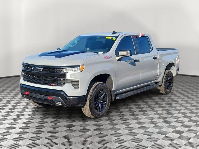 Used 2024 Chevrolet Silverado 1500 LT Trail Boss w/ Convenience Package II AWD/4WD image 3