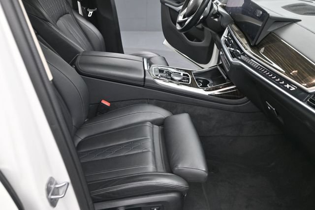 Used 2023 BMW X7 xDrive40i AWD/4WD image 32