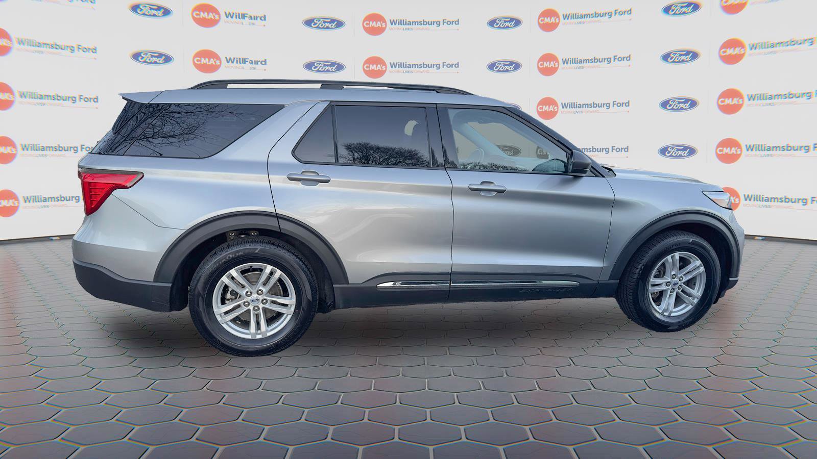 Certified 2023 Ford Explorer XLT w/ Equipment Group 202A image 4