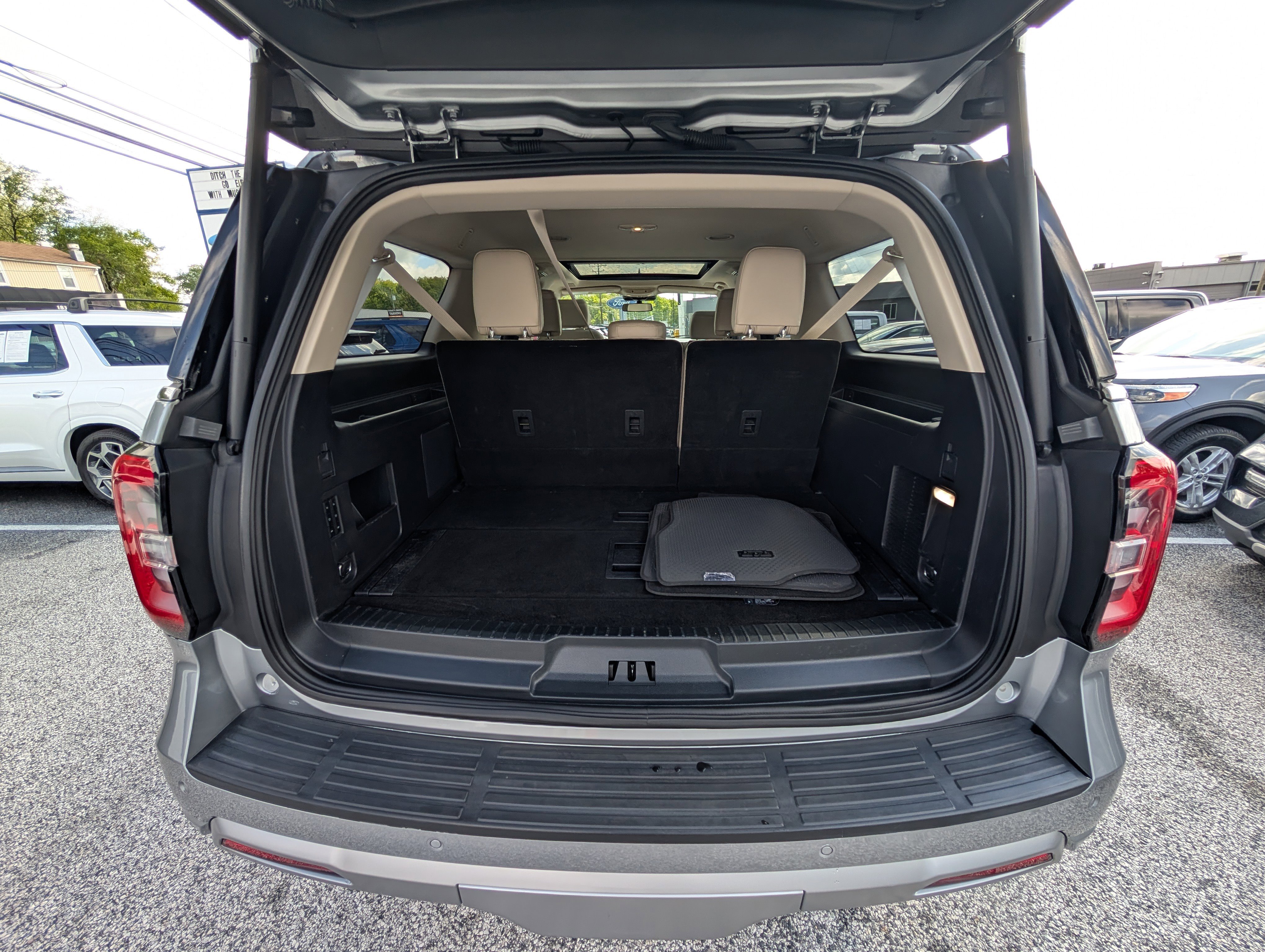 Certified 2023 Ford Expedition Max Platinum AWD/4WD image 15