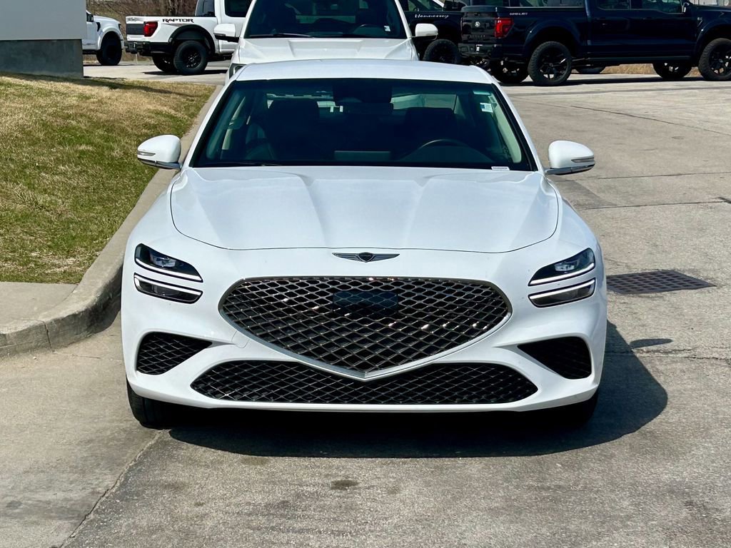 Used 2025 Genesis G70 2.5T image 8