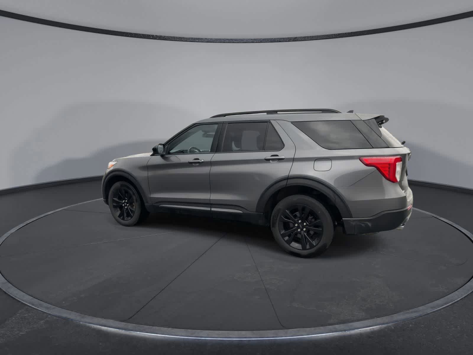 Certified 2022 Ford Explorer XLT w/ Equipment Group 202A AWD/4WD image 3