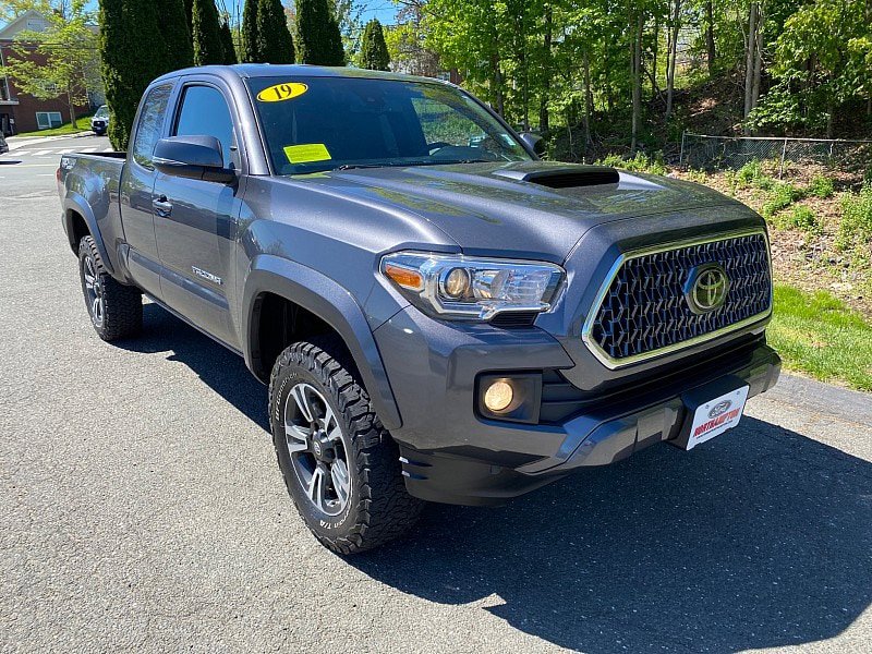 Used 2019 Toyota Tacoma TRD Sport w/ Technology Package AWD/4WD image 3