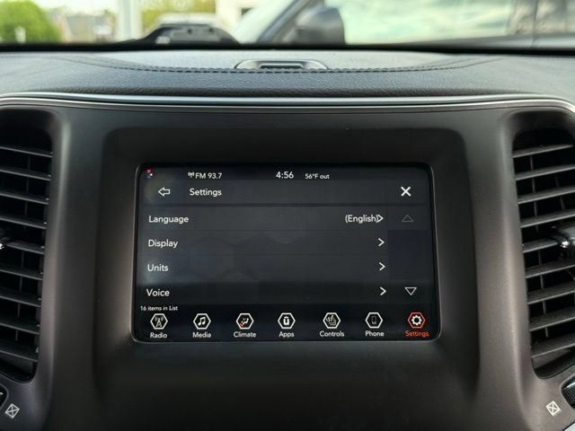 Used 2020 Jeep Cherokee Latitude w/ Cold Weather Group AWD/4WD image 20
