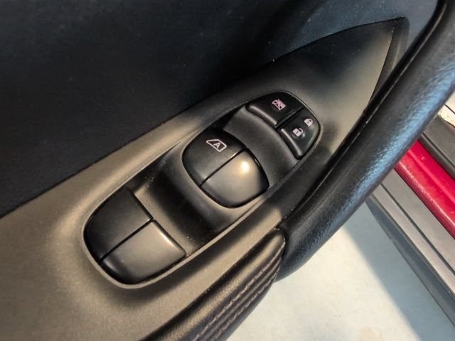 Used 2017 Nissan Rogue SV AWD/4WD image 15