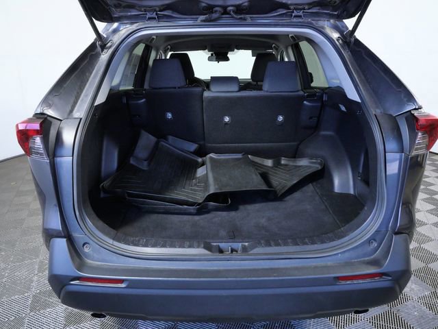 Used 2019 Toyota RAV4 LE AWD/4WD image 10