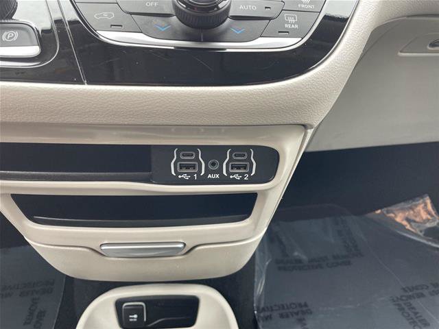 Used 2024 Chrysler Pacifica Touring-L FWD image 28