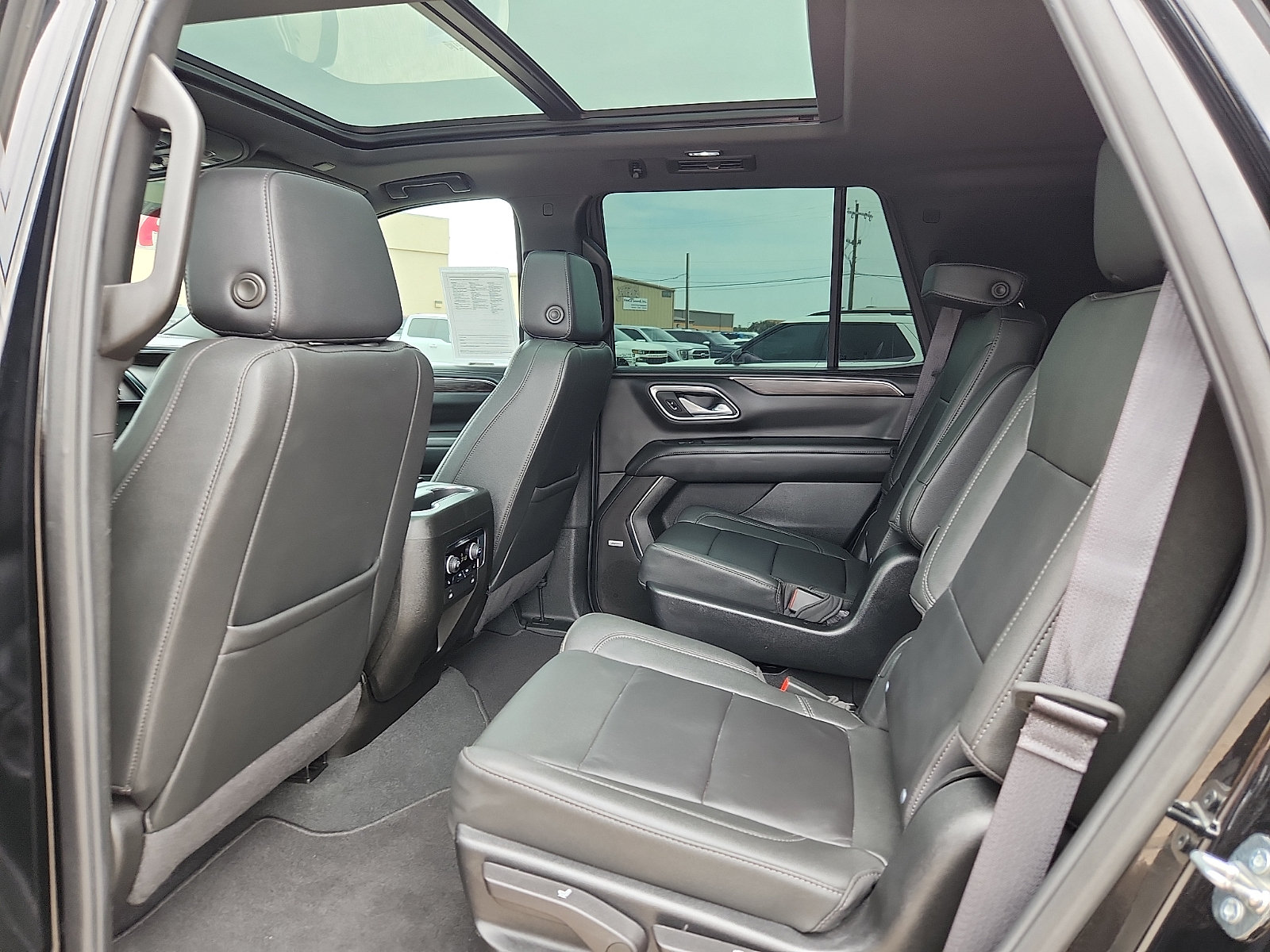 Used 2024 Chevrolet Tahoe Z71 w/ Luxury Package AWD/4WD image 9