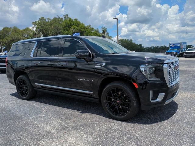 Used 2023 GMC Yukon XL Denali AWD/4WD image 2