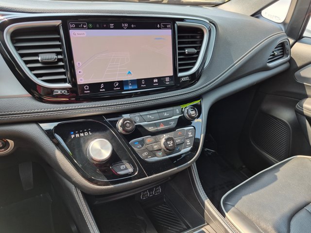 Used 2025 Chrysler Pacifica Limited FWD image 23