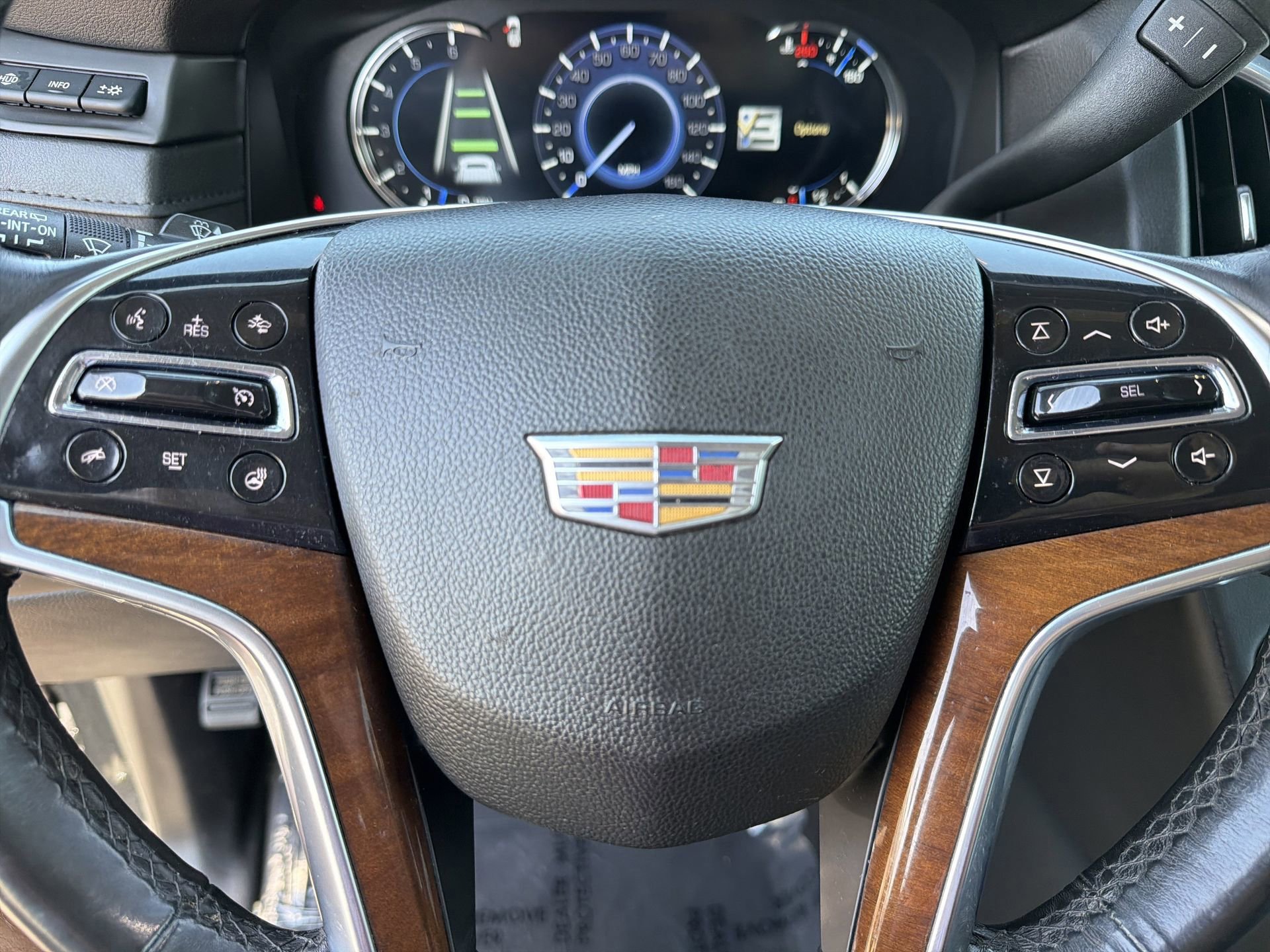 Used 2020 Cadillac Escalade Luxury w/ Escalade Sport Edition AWD/4WD image 19